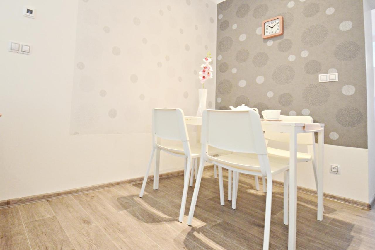 Apartmany Jizdarenska Κάρλοβι Βάρι Εξωτερικό φωτογραφία